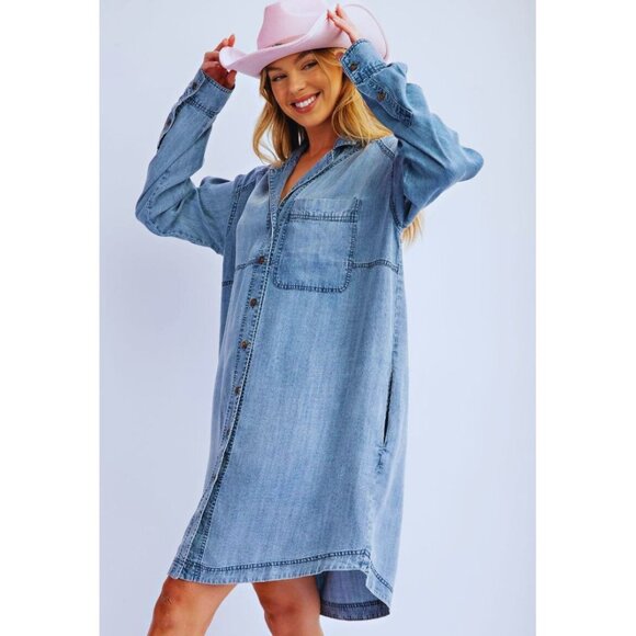 easel Dresses & Skirts - NWT, Chambray Button Front Shirtdress with Pockets from Easel